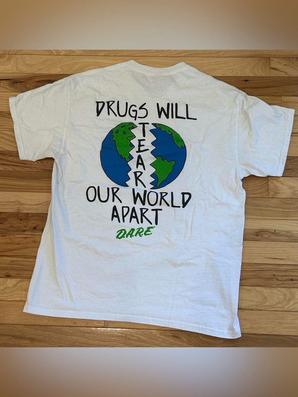 D.A.R.E White and green earth DARE graphic tee Size Large